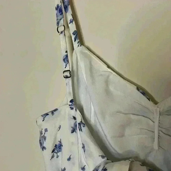 Hollister Floral Tie Back Dress - Picture 5 of 8